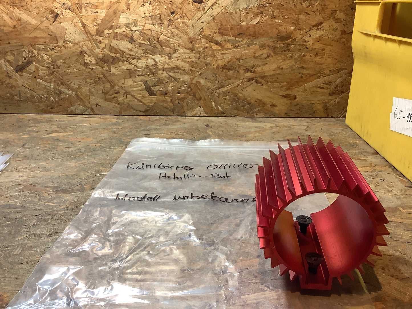 Modell unbekannt Kühlkörper Ölfilter, Metallic-rot Original NEU