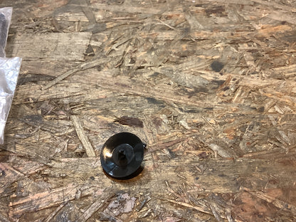 Kadett E Teppichclip Ladeboden Original GM NEU