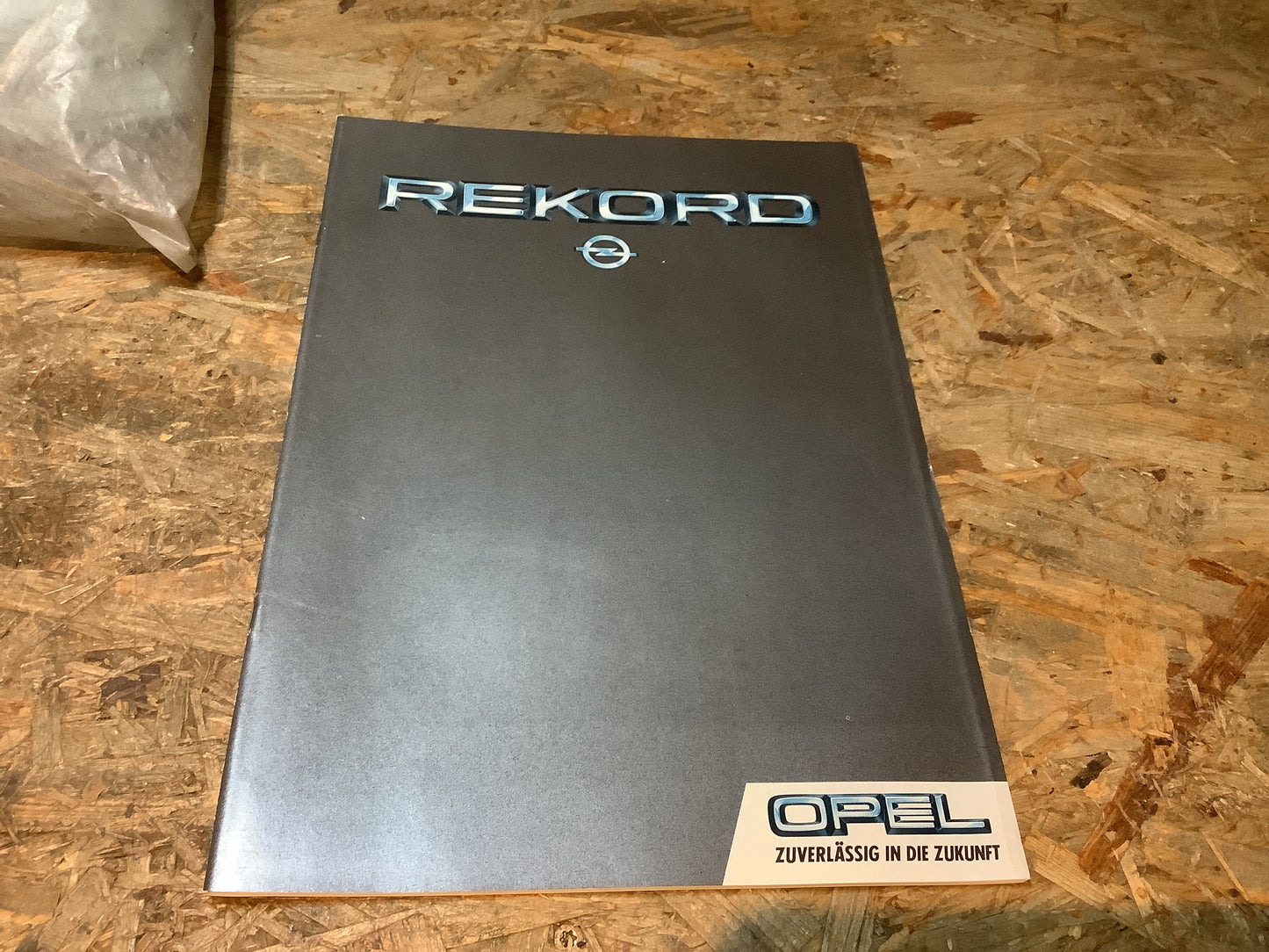 Opel Rekord Zeitschrift aus dem Jahr 1983