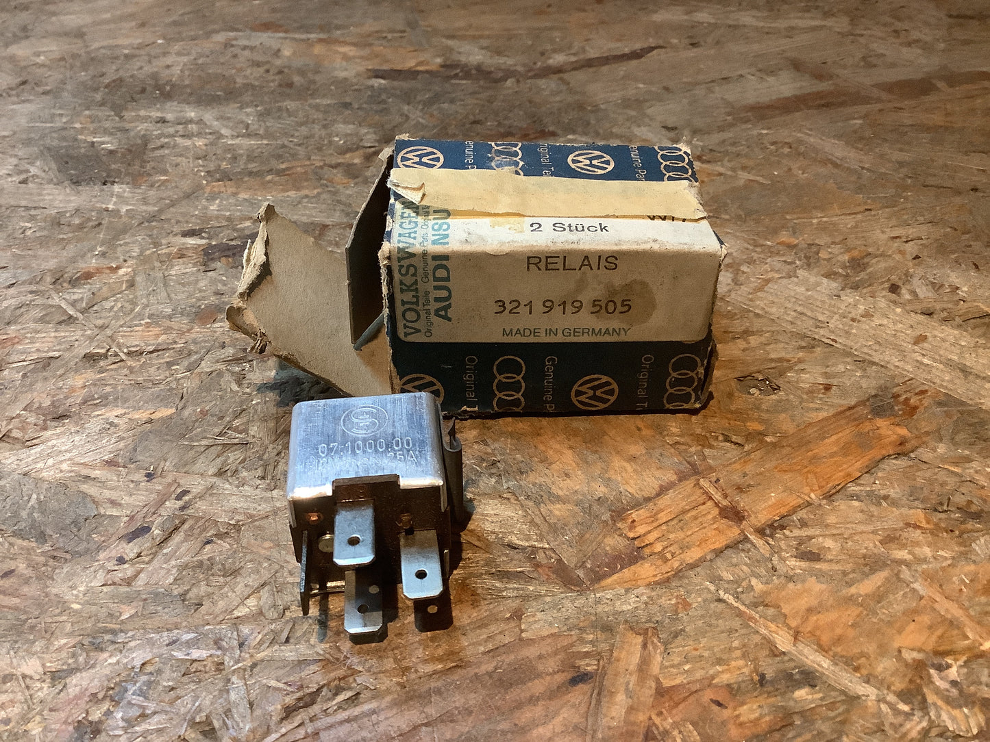 VW Polo 86C, VW Bus T3 Relais Motorsteuergerät Original VW NEU