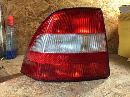 Vectra B (36_) 1.6L, 16V Rückleuchte links Original Garello NEU
