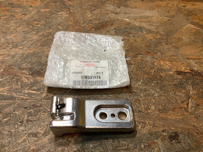 Mitsubishi Colt Z37A Schließer, Klappverdeck, rechts Original Mitsubishi NEU