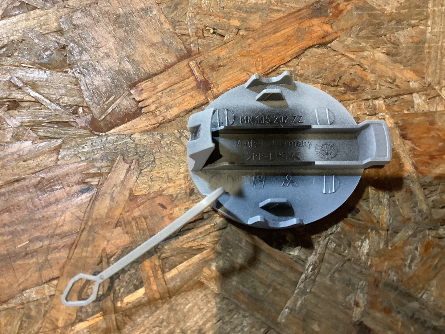 Mitsubishi Stoßstangenhakenabdeckung Original Mitsubishi NEU