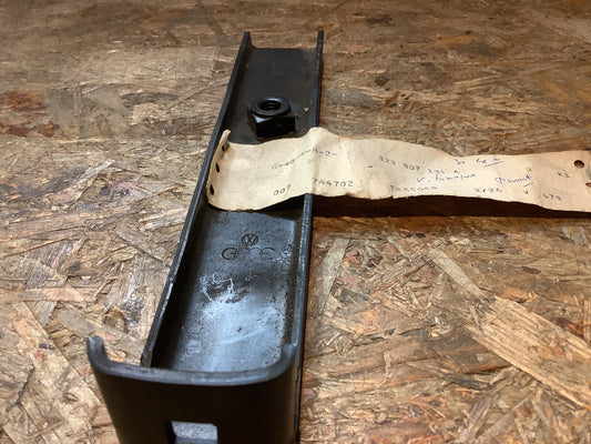 VW Passat, Audi 80 1 bis 1974 Stoßstangenhalter Original VW NEU