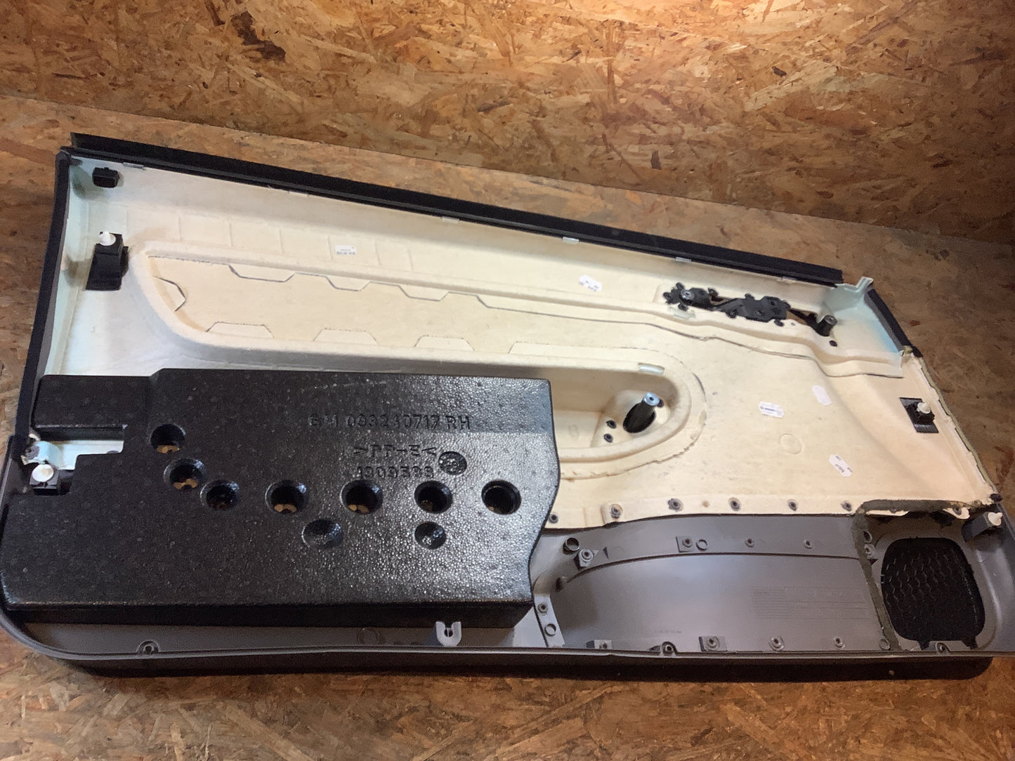 Astra G Cabrio, F67 2.2L, 16V Türverkleidung rechts Original GM NEU