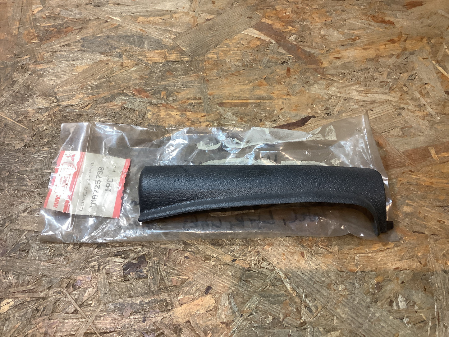 Mitsubishi Colt, Lancer Abdeckung, Instrumententafel, LWR, links Original Mitsubishi NEU