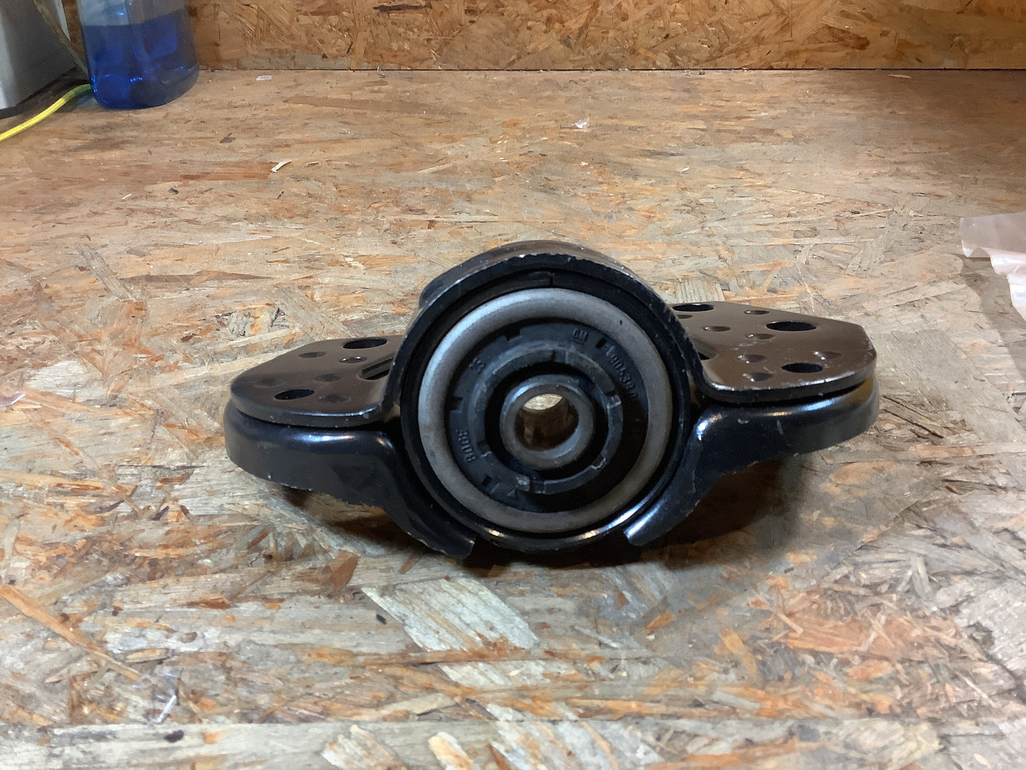 Corsa B, Tigra A Halter, Strebe an Vorderachse links Original GM NEU