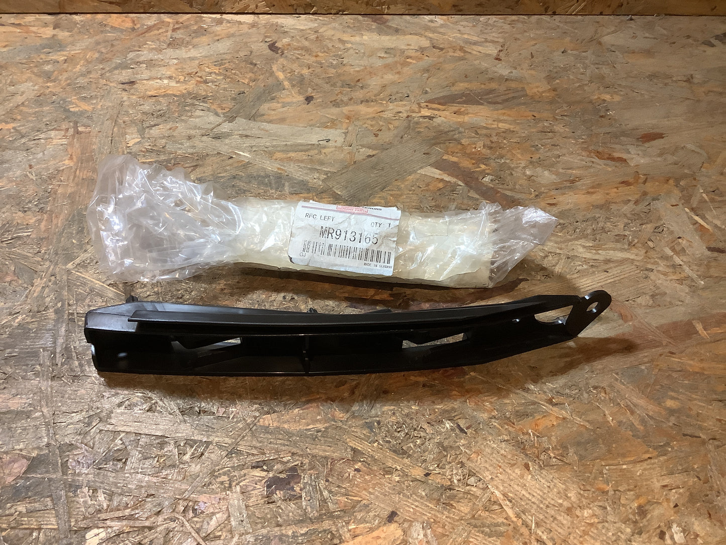 Mitsubishi Space Star Halterung, Stoßstange, Stoßfänger vorne Original Mitsubishi NEU