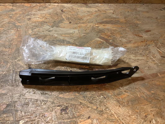 Mitsubishi Space Star Halterung, Stoßstange, Stoßfänger vorne Original Mitsubishi NEU