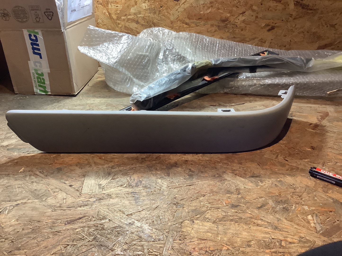 Audi 80/B4 Leiste Stoßstange hinten links Original VW NEU