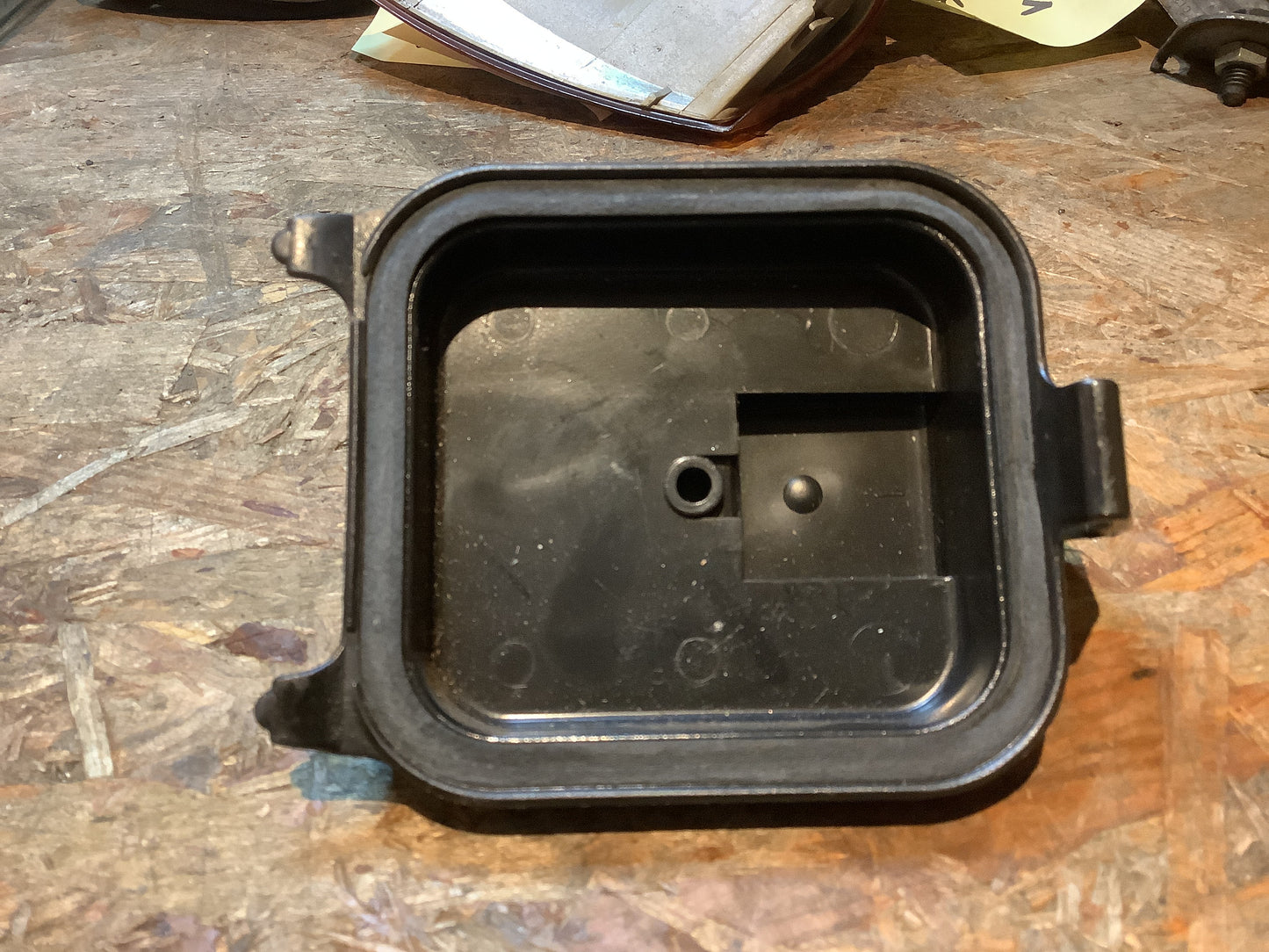 VW Polo 6N Abdeckklappe Scheinwerfer vorn rechts Original Hella NEU