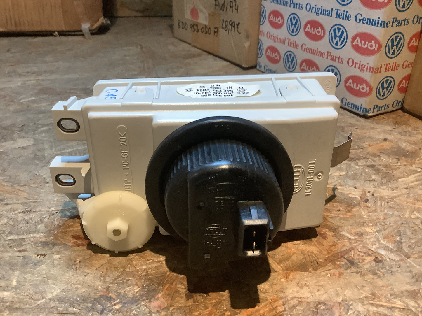 VW Passat 35i Nebelscheinwerfer links Original Genuine Parts NEU