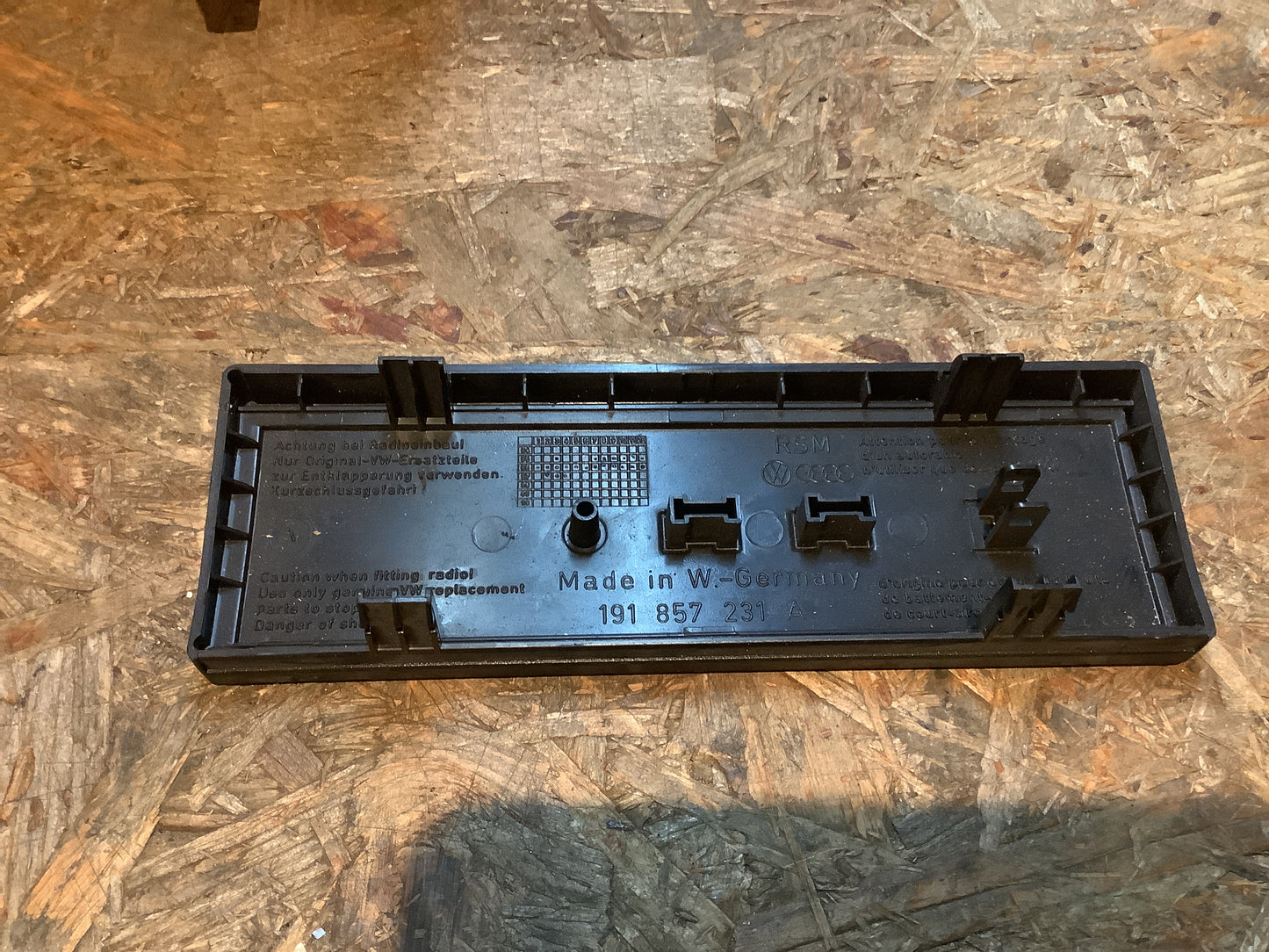 VW Golf II Blende, Radioschacht Original VW NEU