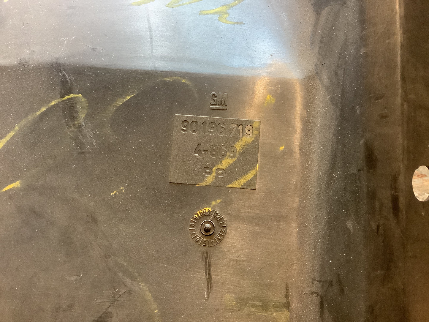 Opel Kadett E Steinschlagschutz vorne links Original GM NEU