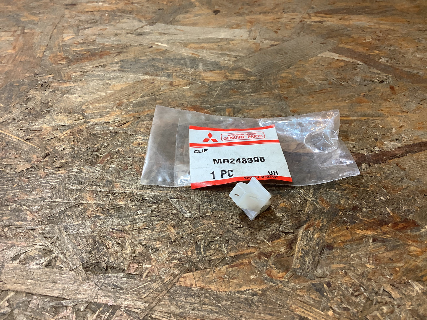 Mitsubishi Carisma Europe DA1A Clip, Türverriegelung, hinten Original Mitsubishi NEU