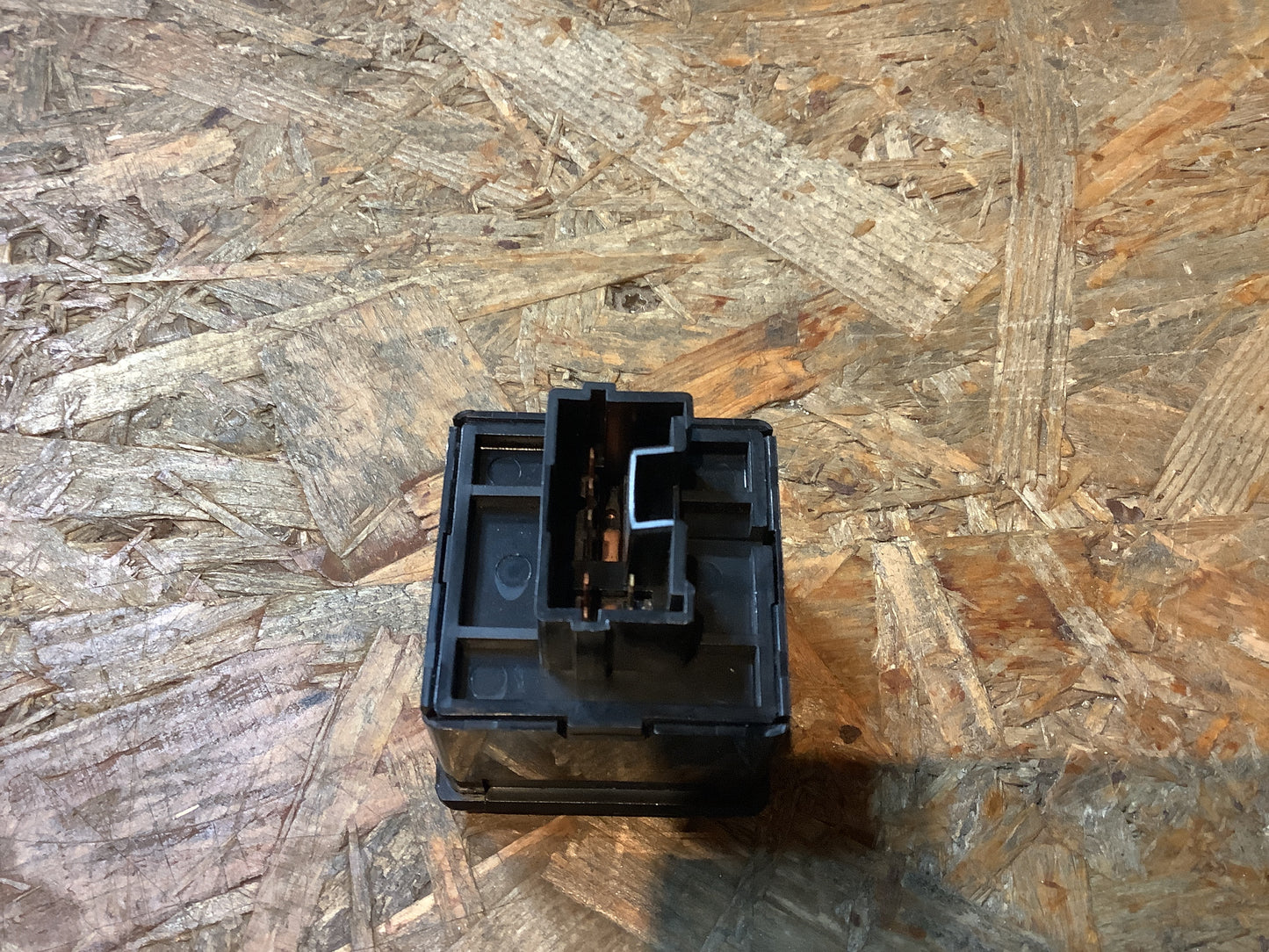 Modell unbekannt Schalter Sitzheizung Original Mitsubishi NEU