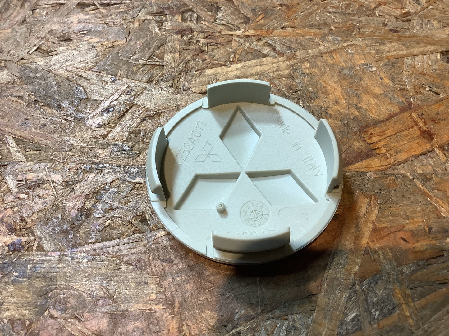 Mitsubishi Colt VI (Z2, Z3) Radnabendeckel (12 Zoll) Original Mitsubishi NEU