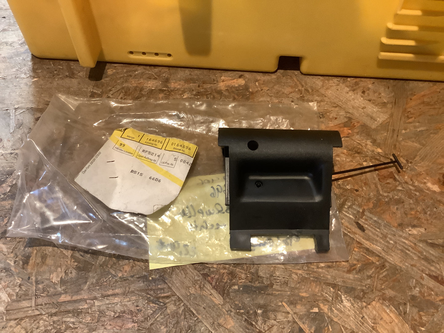 Opel Omega A Klappe Schweller hinten rechts Original Opel NEU