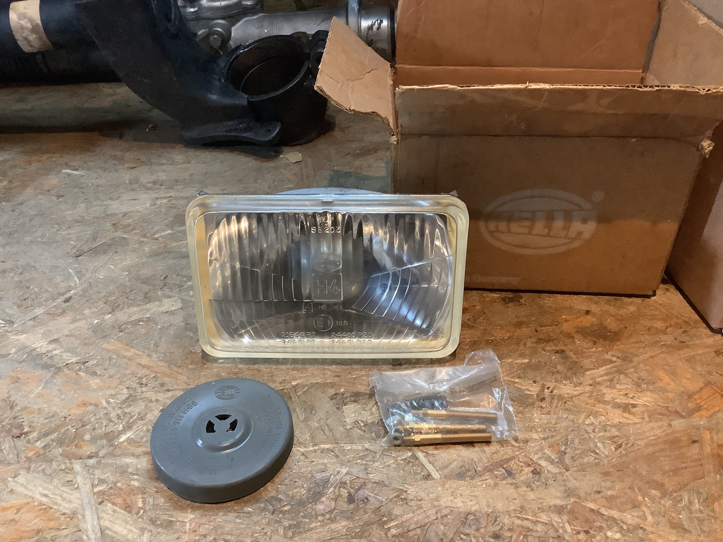 Universal Scheinwerfer Original Hella NEU