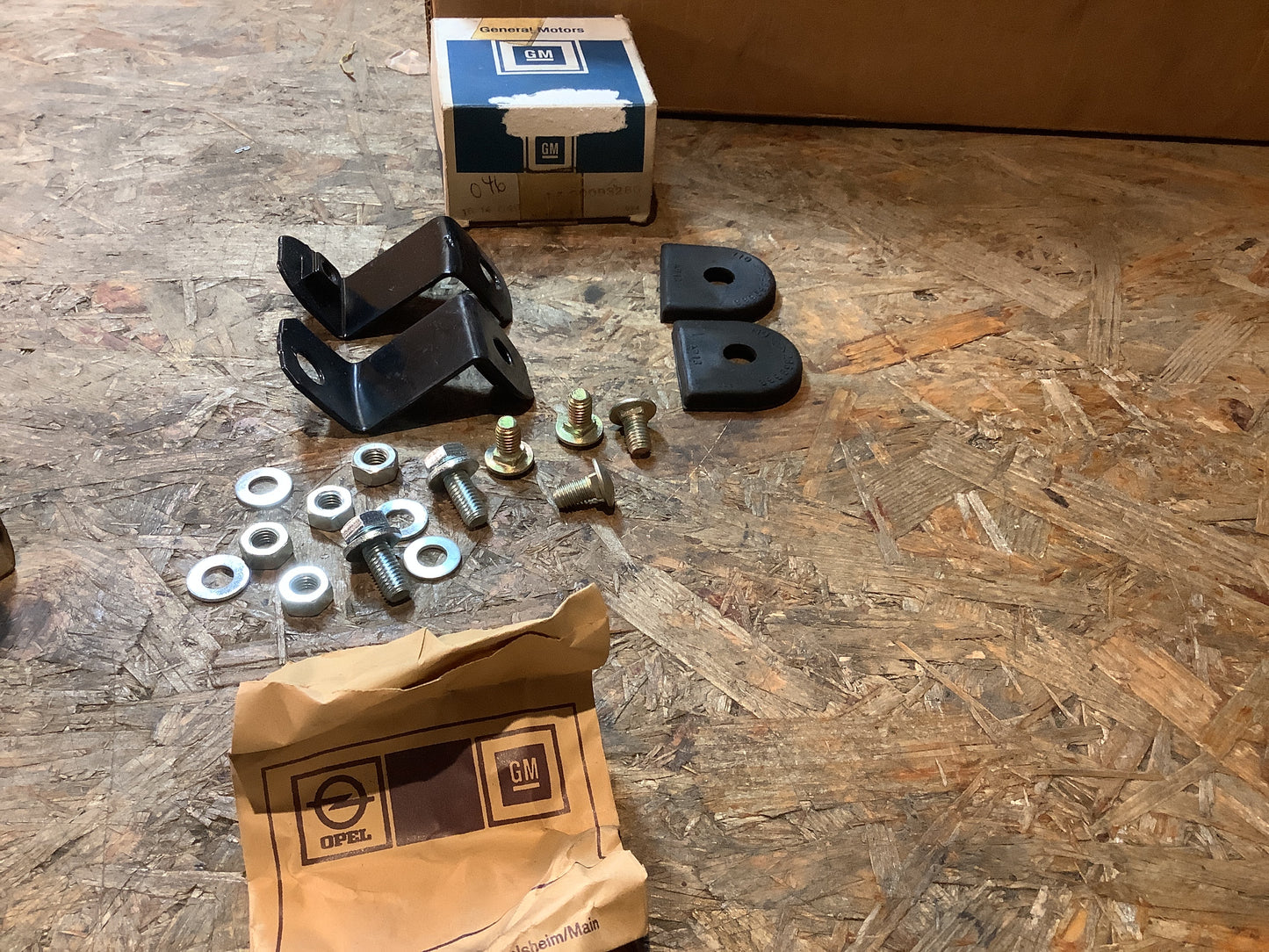 Opel Commodore C Anbausatz Stoßstange vorn Original GM NEU