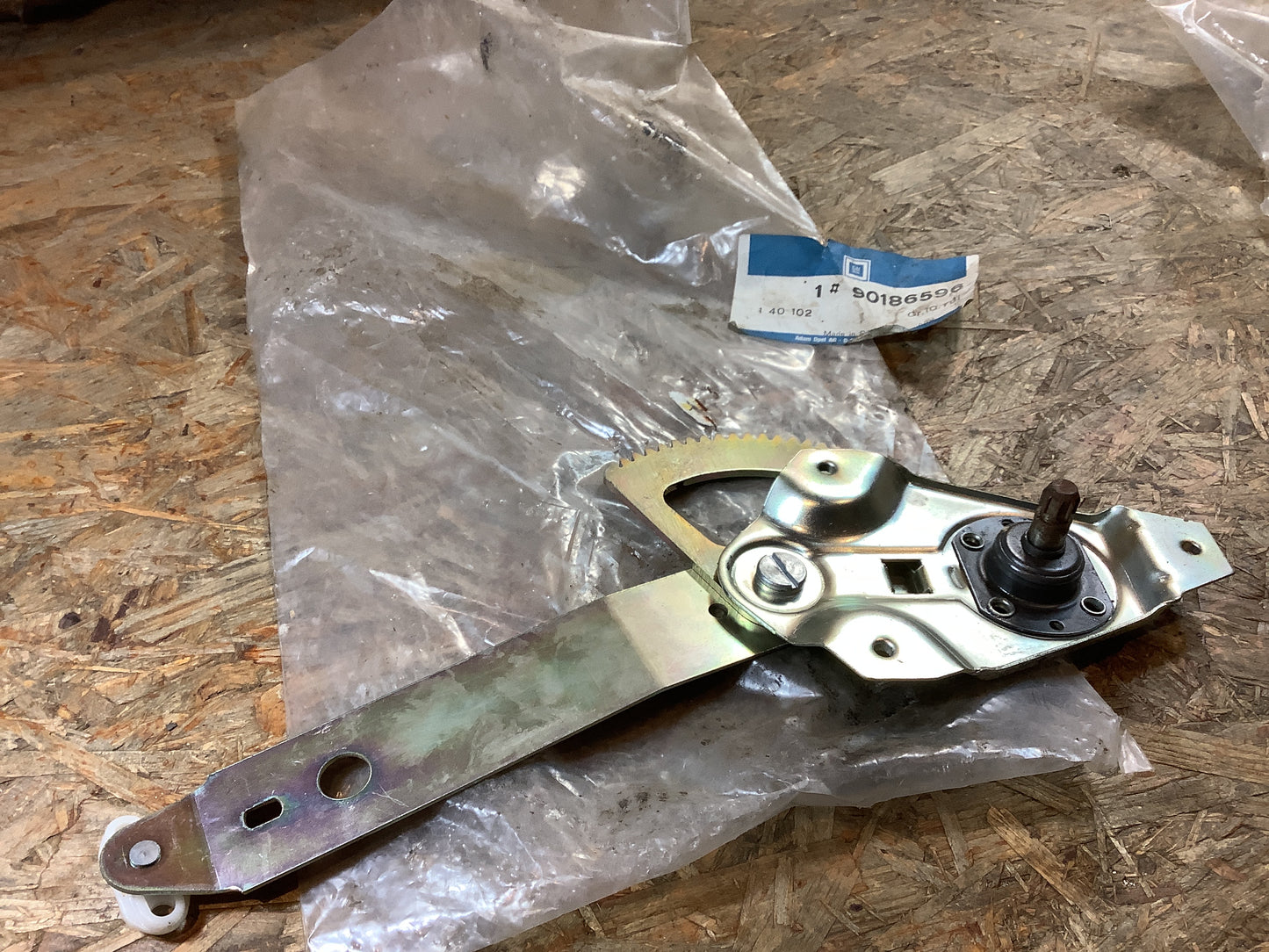 Kadett E Fensterheber hinten Rechts Manuell Original GM Neu