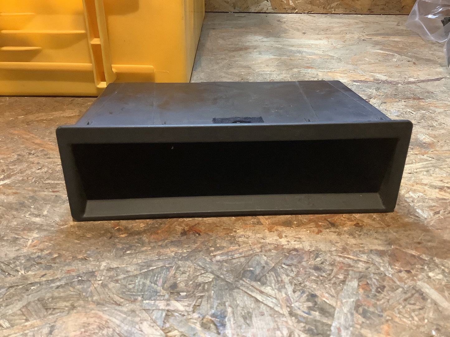 Audi 80/90 B4 Leerfach Mittelkonsole Original VW NEU