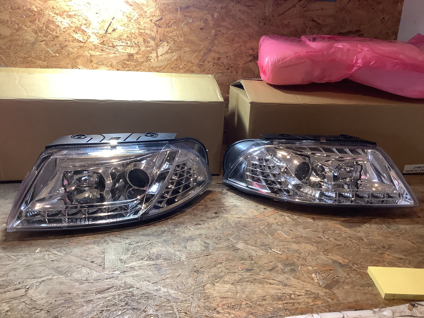 Tuning-Tec LED Tagfahrlicht Scheinwerfer für VW Passat 3Bg 00-05 chrom mit LED Blinker