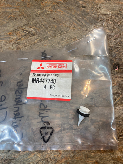 Mitsubishi Space-Star Seitenfenster Clip Original Mitsubishi NEU