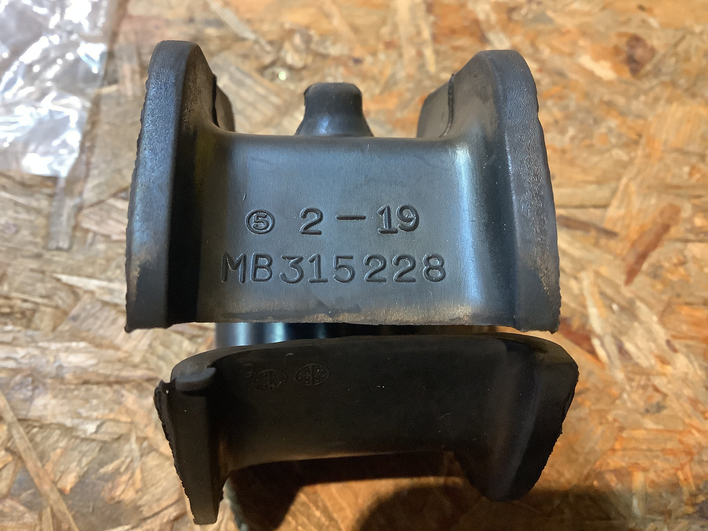 Mitsubishi Galant Dämpfungslager, Lenkgetriebe Original Mitsubishi NEU