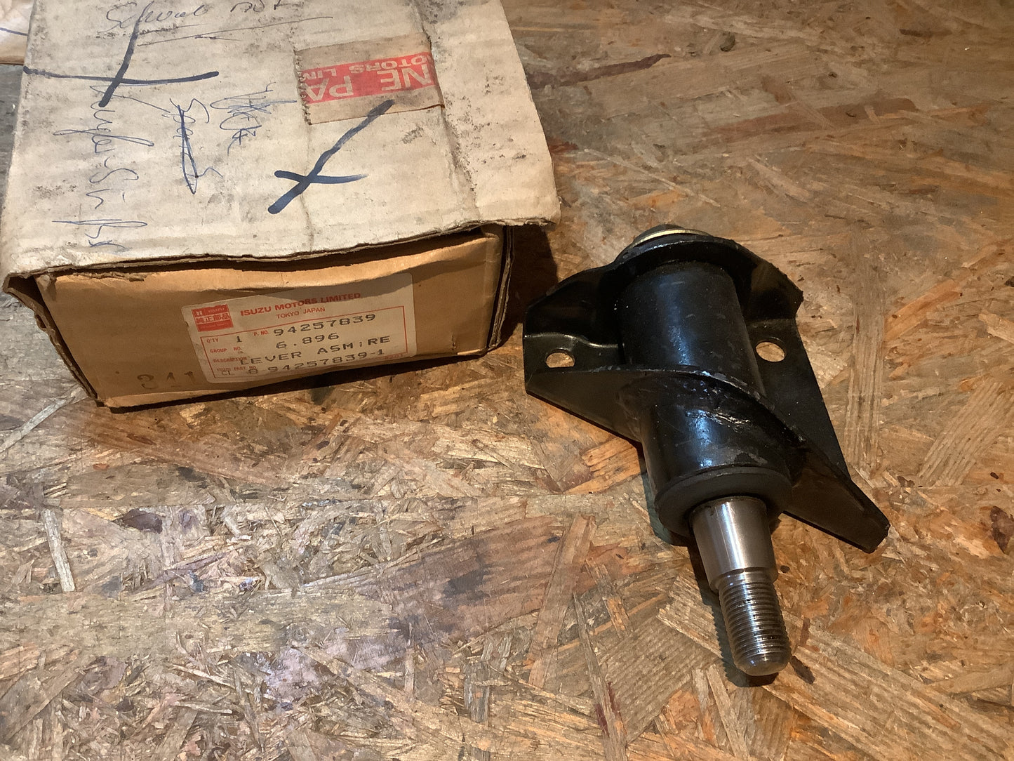 Isuzu Euro Midi Wellenzapfen Relaishebel Original Isuzu NEU