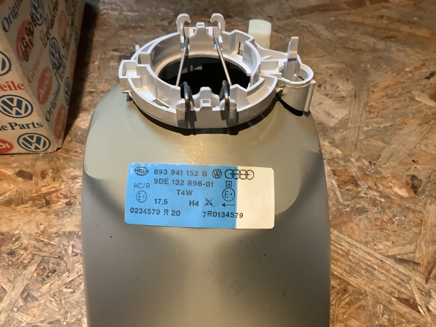 Audi 90 Bj. 89 Reflektor Scheinwerfer Original Genuine Parts NEU