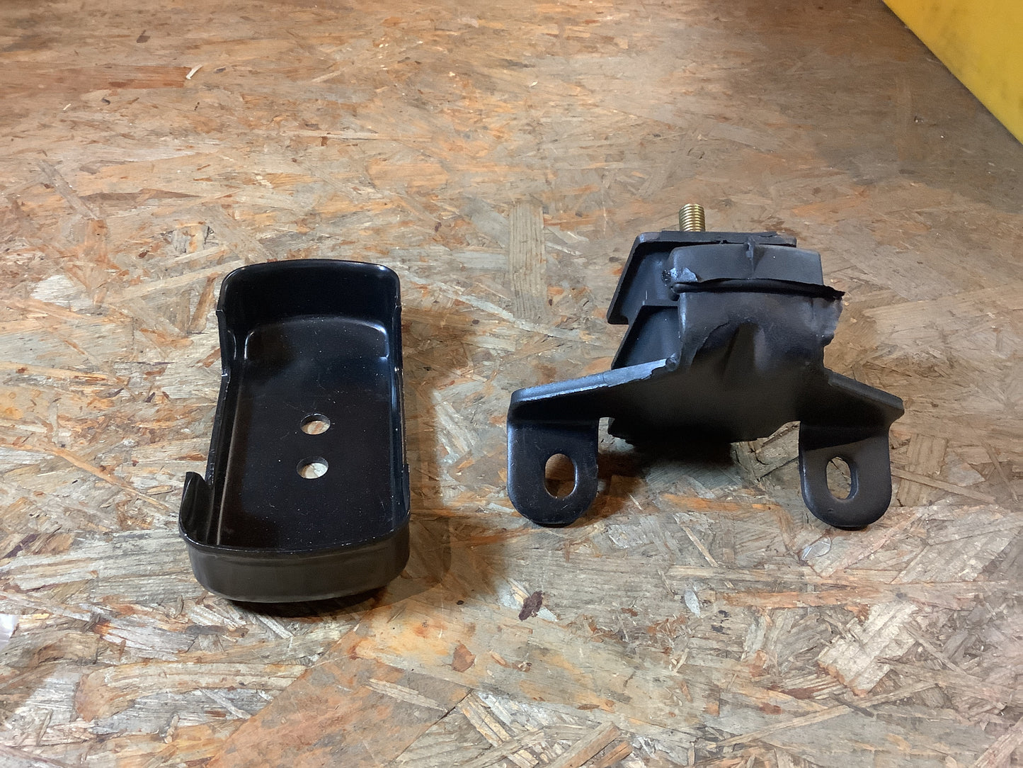 Monterey Bj. 98-00 Motoraufhängung Original GM NEU