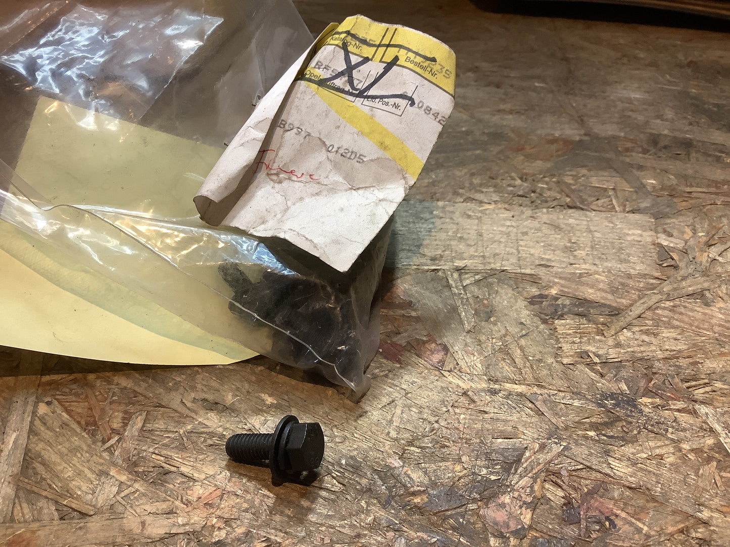 Opel Frontera A Schraube Verkleidung an Stoßfänger vorn Original Opel NEU