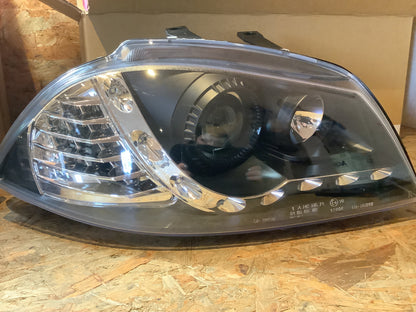 Tuning-Tec LED Tagfahrlicht Scheinwerfer für Seat Ibiza 6L 02-08 schwarz mit LED Blinker
