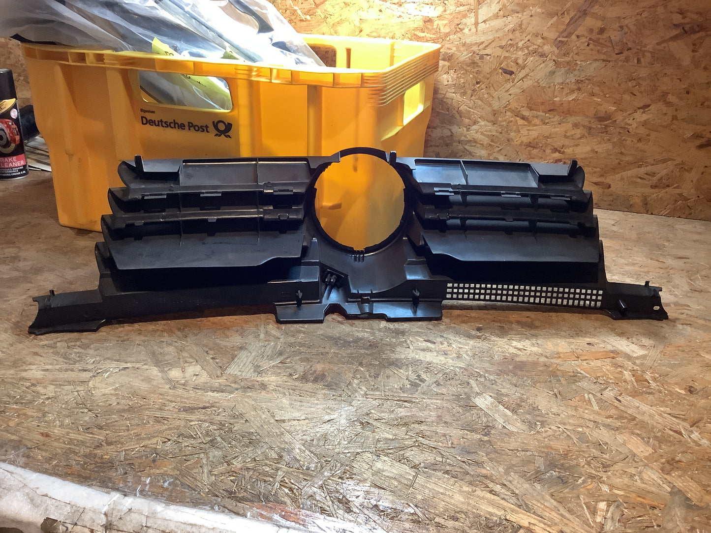 VW Bora Bj. 1998-2013 Kühlergrill Original VW NEU