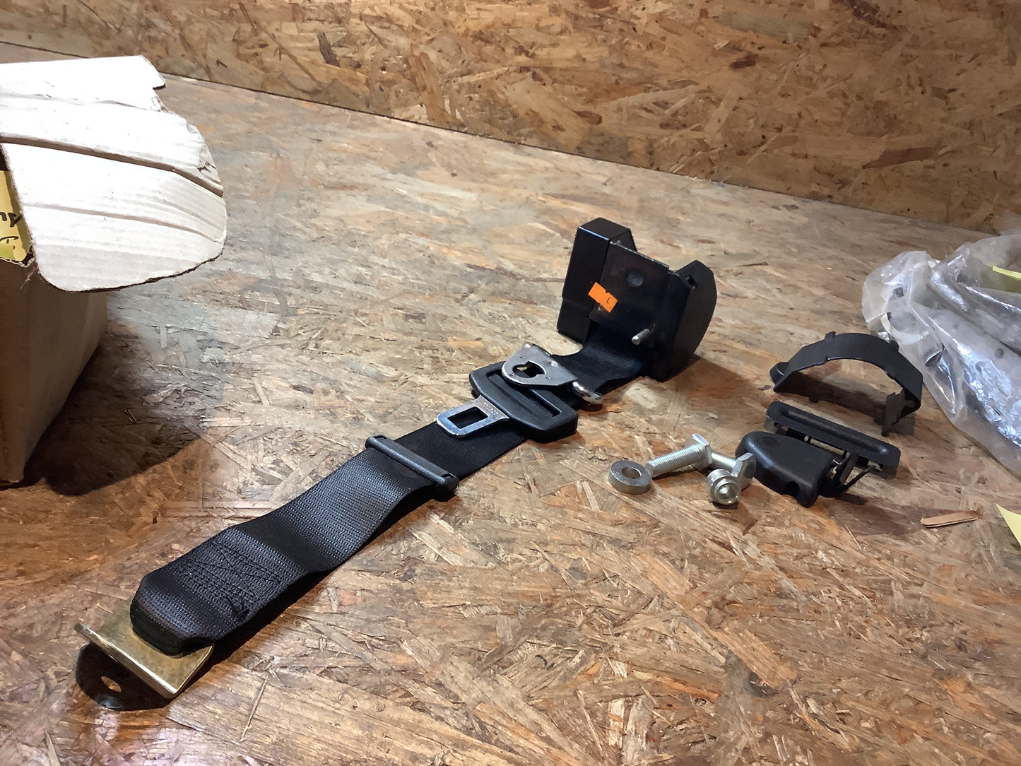 Ascona C Sicherheitsgurt hinten links Original Opel NEU