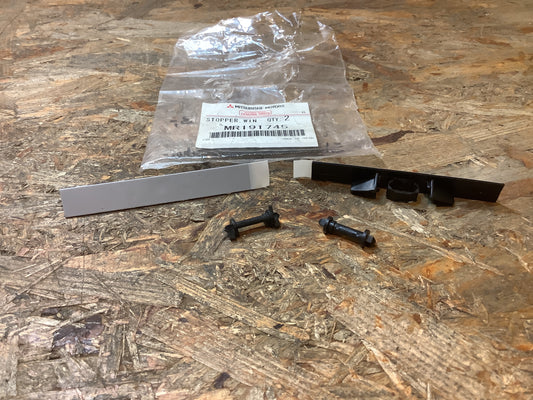 Stopper, Windschutzscheibe Original Mitsubishi NEU