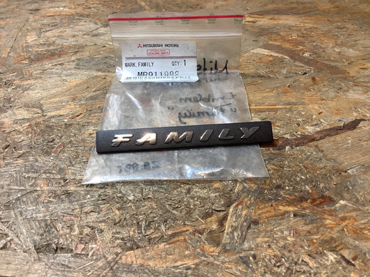 Mitsubishi Space Star, Bj. 00-04 Emblem „Family“ Original Mitsubishi NEU