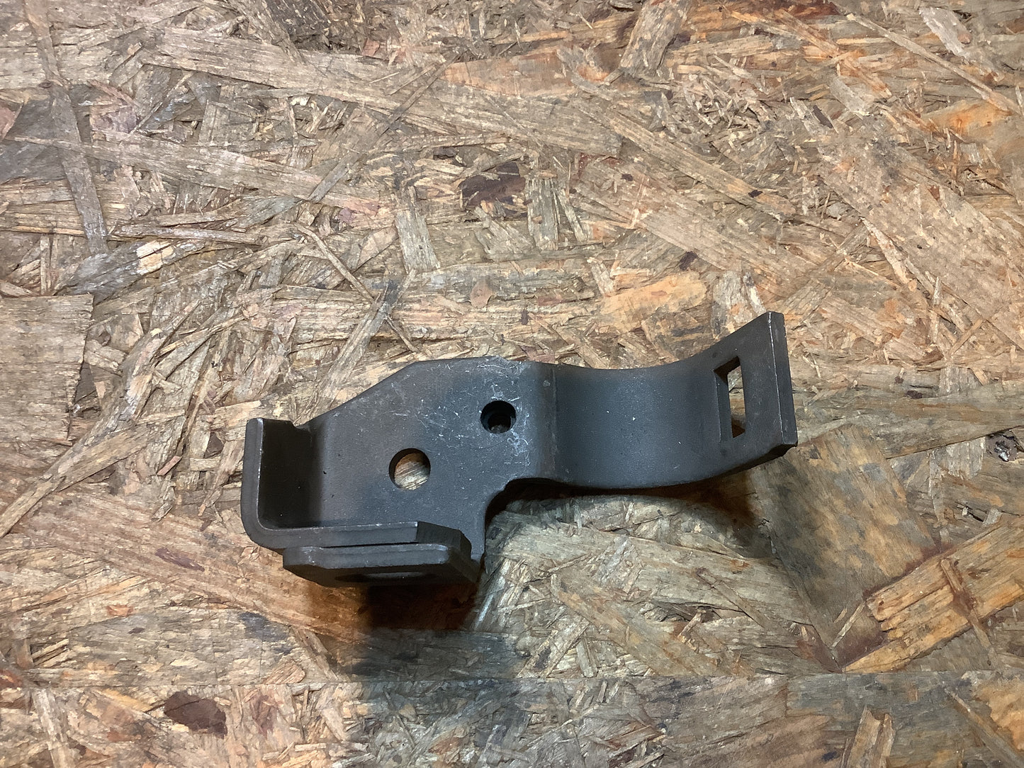 Kadett D 1.2 Halter, Auspuff vorne Original GM NEU