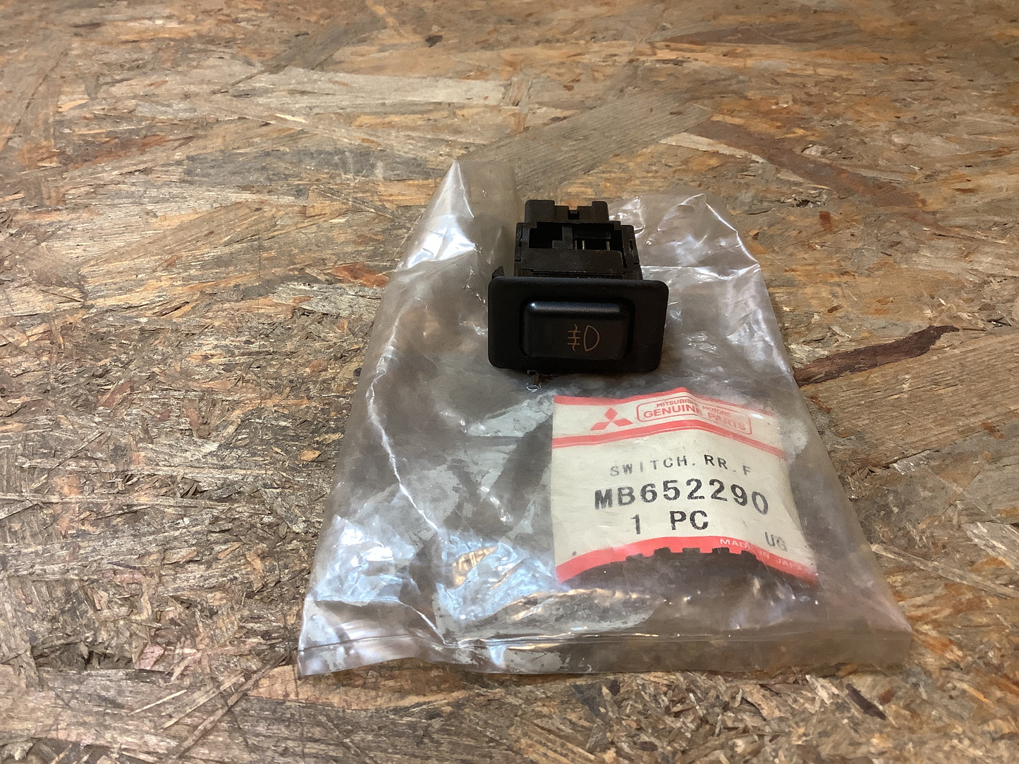 Mitsubishi Montero, 2,5TD, UWD Schalter, Nebelscheinwerfer Original Mitsubishi NEU