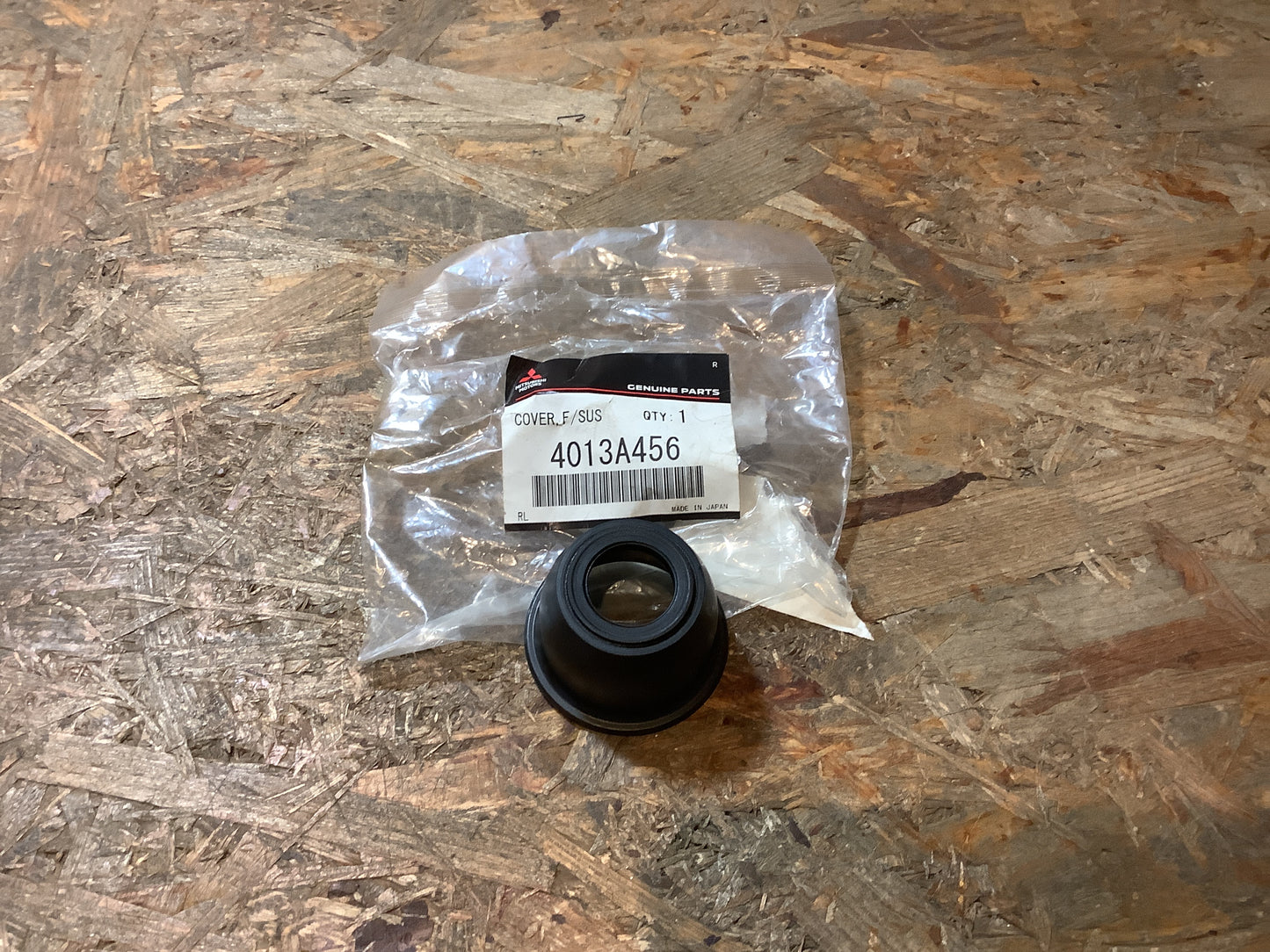 Mitsubishi Evo 7-9 Abdeckung, Kugelgelenk unten an Querlenker Original Mitsubishi NEU