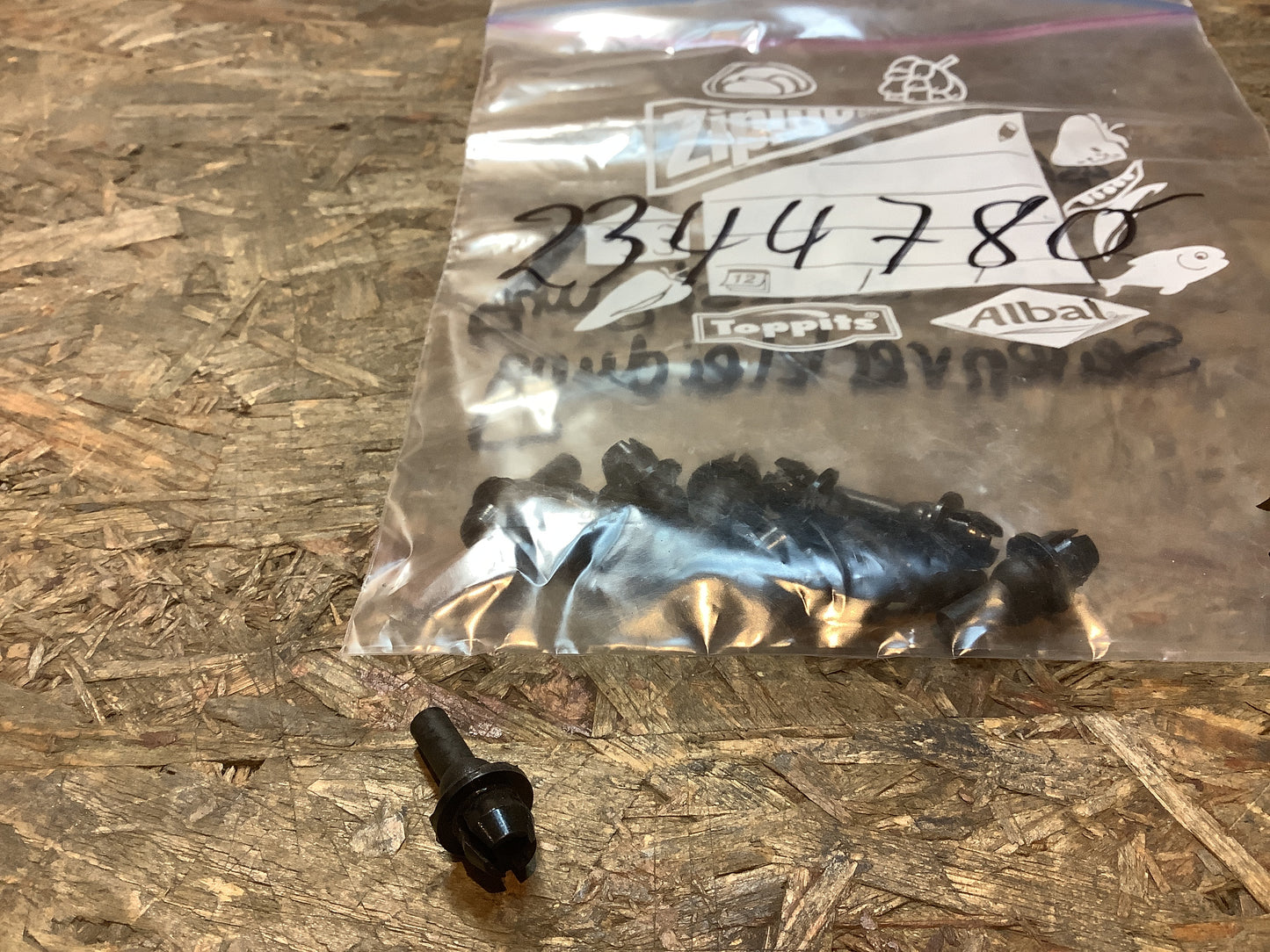 Astra F/G Clip, Befestigung Seitenverkleidung NEU