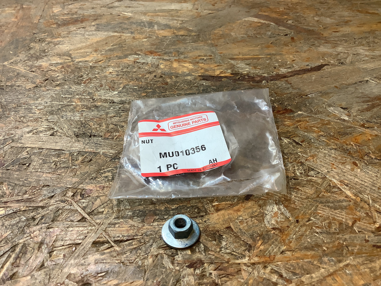 Mitsubishi Colt, Z32A, Bj. 07-09 Mutter an Heizung Original Mitsubishi NEU