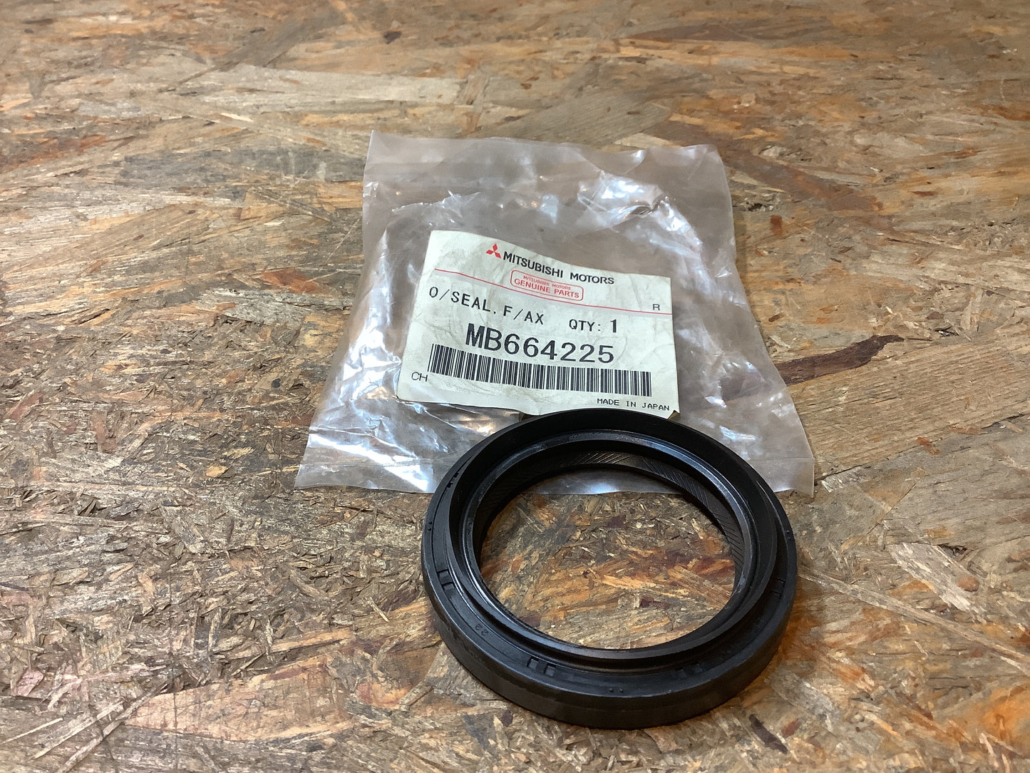 Mitsubishi Pajero; Montero I0,TR4; Pinin H65,H66,H67,H77 Öldichtung, Freilaufkupplung Original Mitsubishi NEU