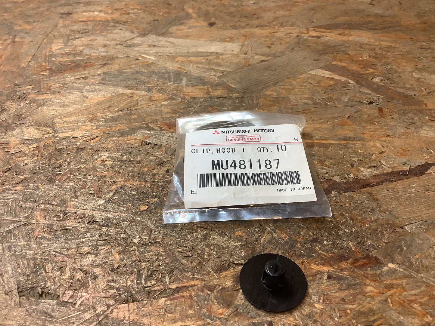 Clips, Motorhaubenisolierung Original Mitsubishi NEU