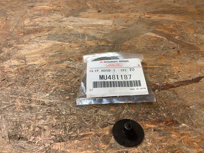 Clips, Motorhaubenisolierung Original Mitsubishi NEU