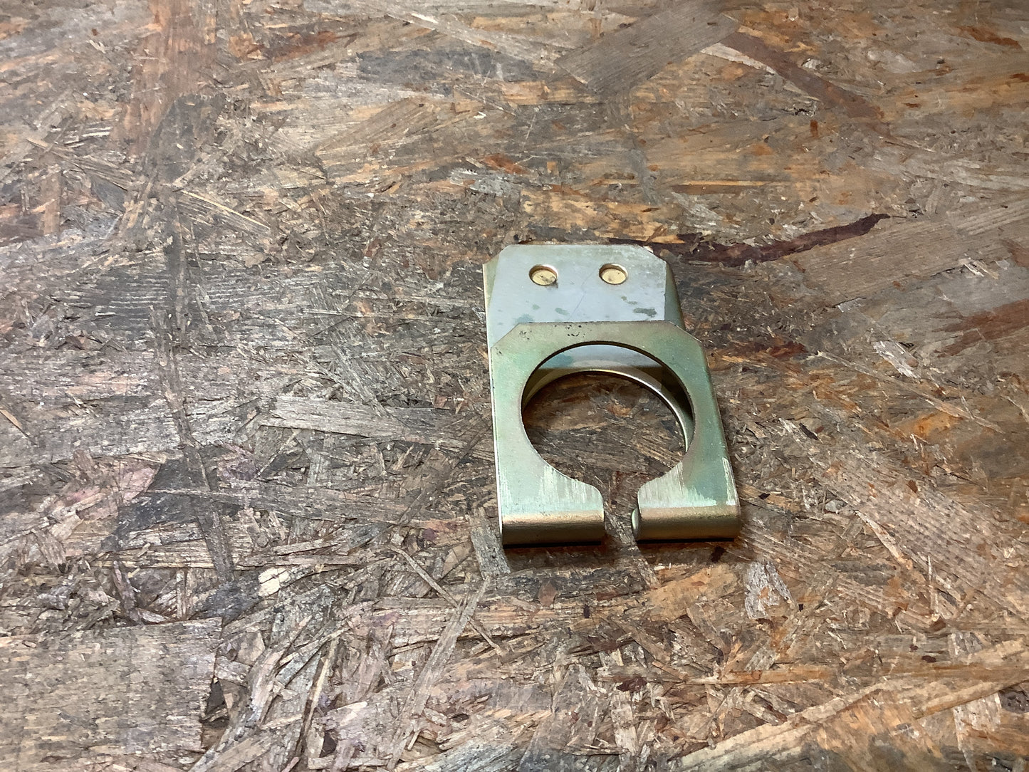 Mitsubishi Ragasa Auspuffaufhänger/ Halter Auspuff Original NEU