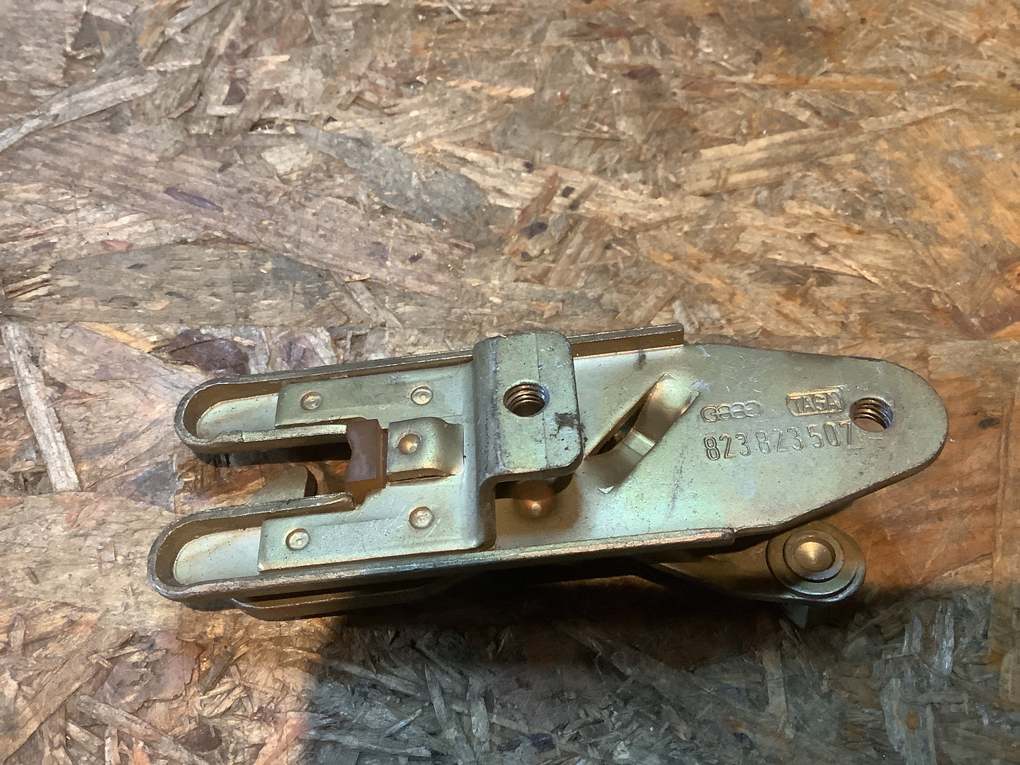 VW Golf I, VW Scirocco I Unterer Motorhaubenverschluss Original Audi NEU