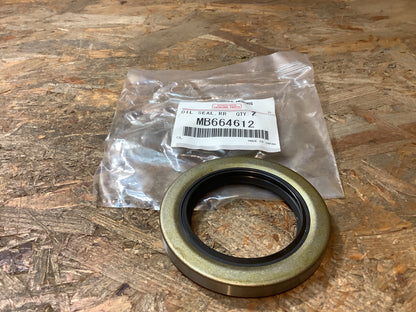 Mitsubishi L200 Halbwellendichtung, hinten Original Mitsubishi NEU