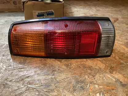 Opel Monterey, Isuzu Trooper Rücklicht rechts Original GM NEU